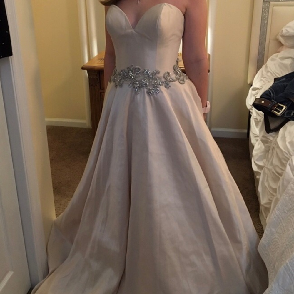 New Champagne Wedding Gown, Women’s Size 8